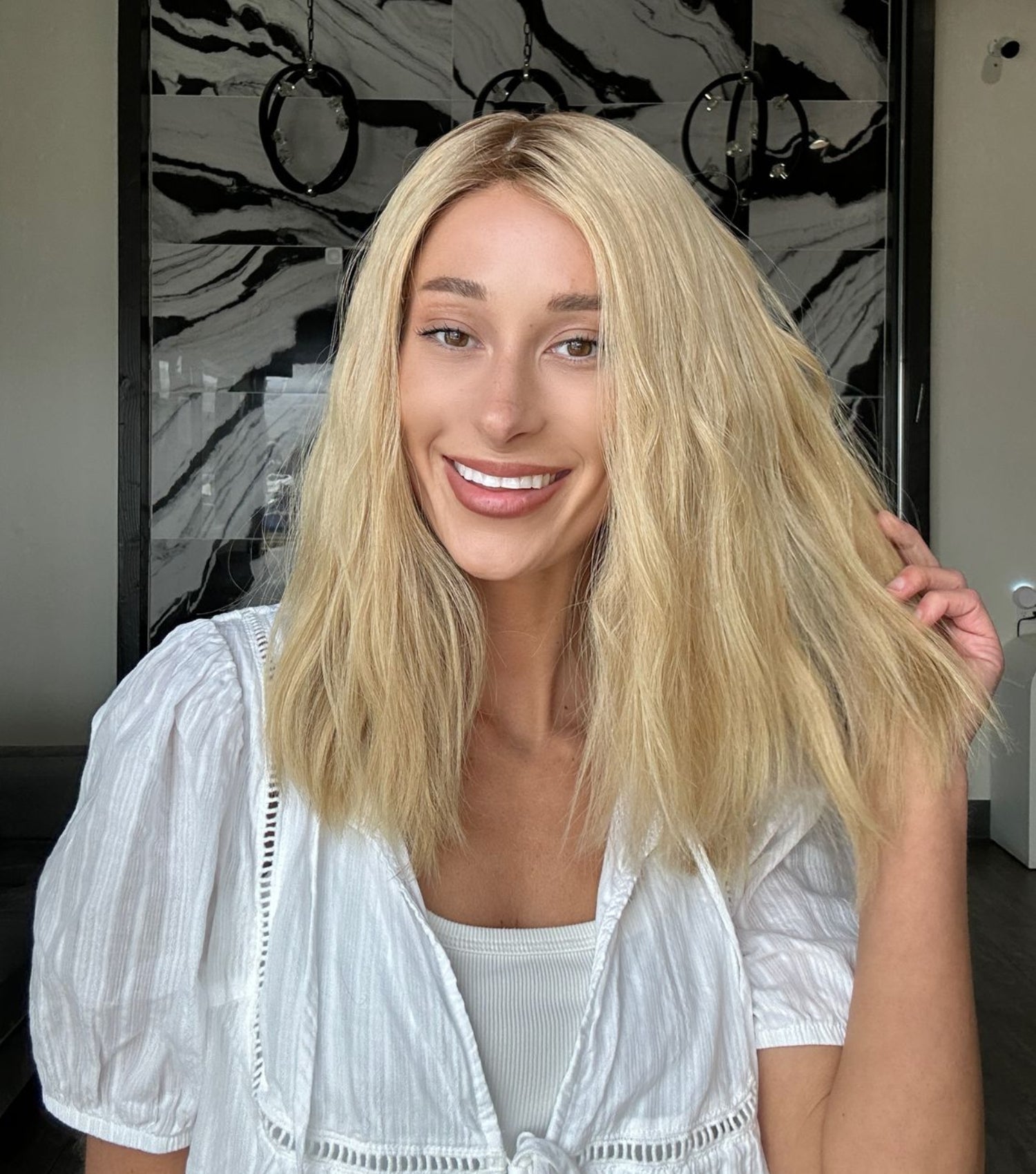 16" Naomi Silk Top Wig Golden Blonde Wavy